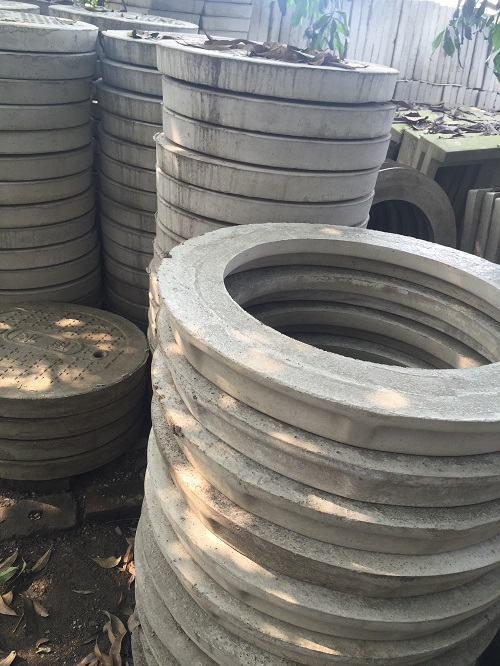 水泥圓形井蓋圖片,混凝土水泥井蓋圖片