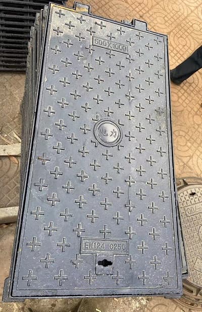 球墨鑄鐵方形井蓋,方形鑄鐵井蓋生產廠家