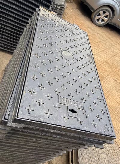 球墨鑄鐵方形井蓋,方形鑄鐵井蓋生產廠家