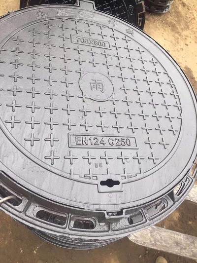 加厚鑄鋼井蓋價格分析:如何選擇合適的井蓋產品?
