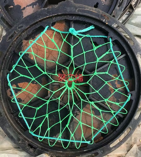 井蓋安全網(wǎng)，井蓋脫落，井蓋防盜，井蓋安全，城市基礎(chǔ)設(shè)施，井蓋保護(hù)，井蓋安全防護(hù)