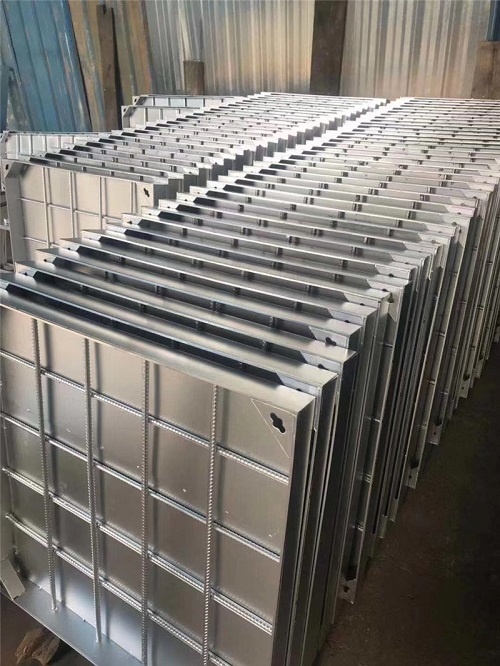 不銹鋼井蓋生產(chǎn)廠家:選擇高品質(zhì)井蓋,保障城市基礎(chǔ)設(shè)施安全